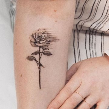 tatuaje rosa