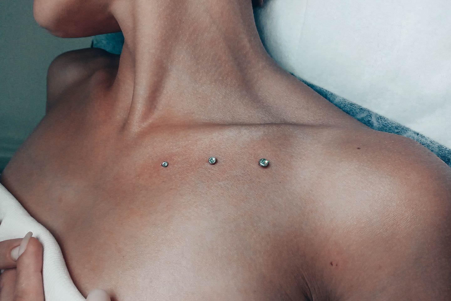 Piercing microdermal | Cómo cuidar | Características del procedimiento -  VeAn Tattoo