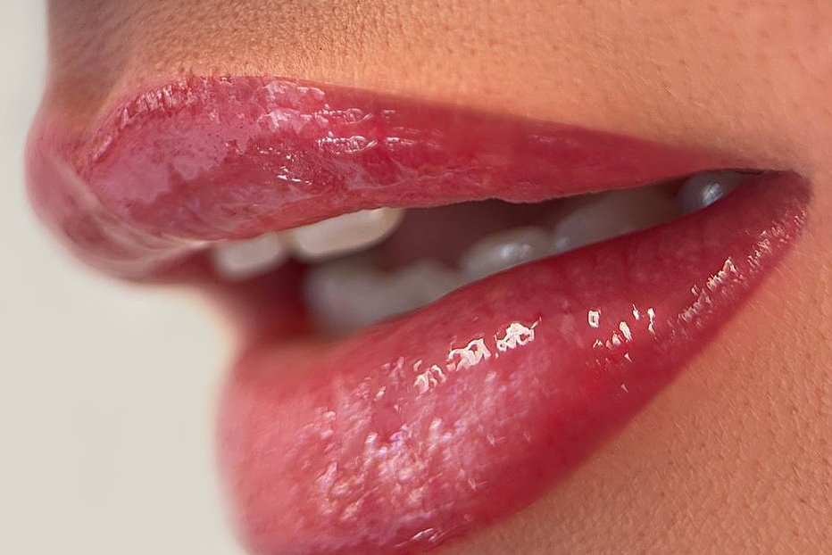 Labios tatuados