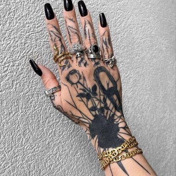 tatuajes en los dedos