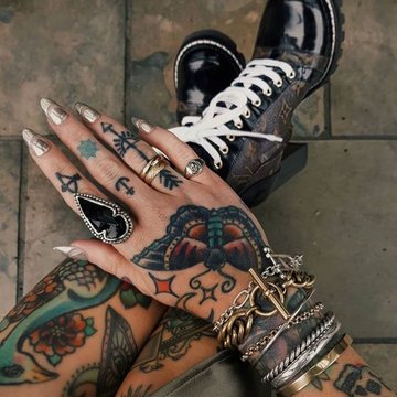 tatuajes en los dedos