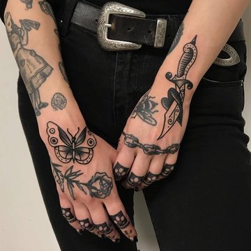 tatuajes en los dedos