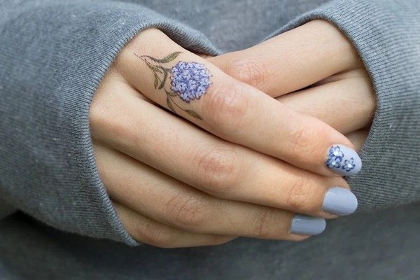 tatuajes en los dedos