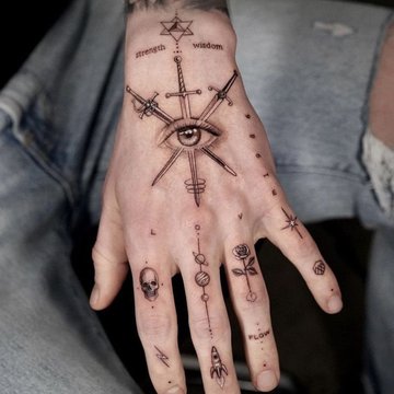 tatuajes en los dedos