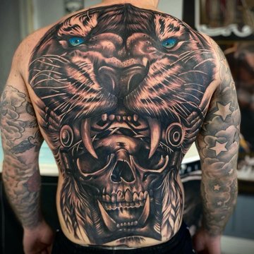 Tatuaje de espalda para hombres