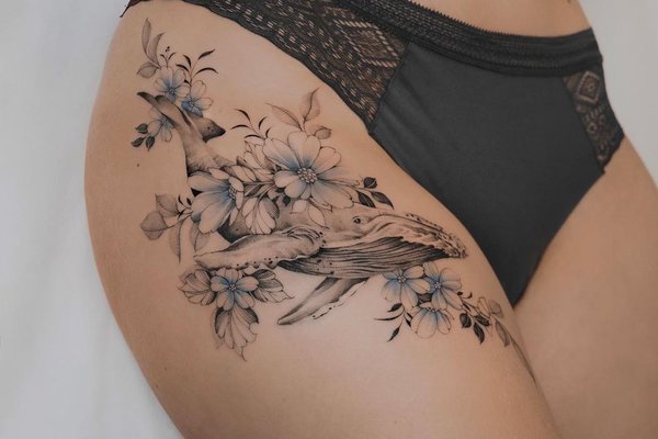 Tatuajes femeninos en los muslos