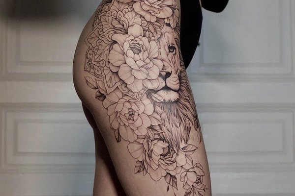 Tatuajes femeninos en los muslos