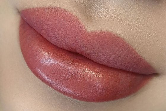 Labios tatuados
