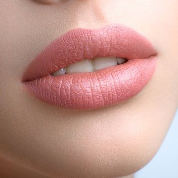 Labios tatuados