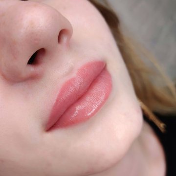 Labios tatuados