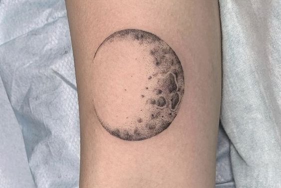 tatuaje luna