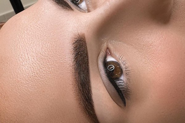 Tatuaje de cejas