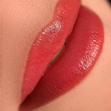 Labios tatuados