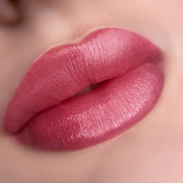 Labios tatuados