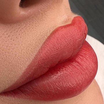 Labios tatuados