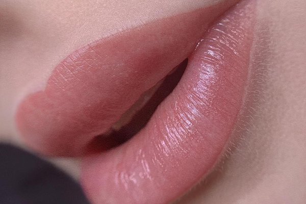 Labios tatuados
